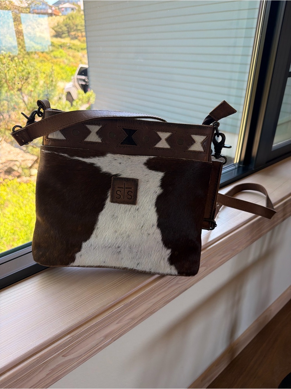STS Ranchwear Brown and White Hair-on-Hide Crossbody Bag - Picture 7 of 8